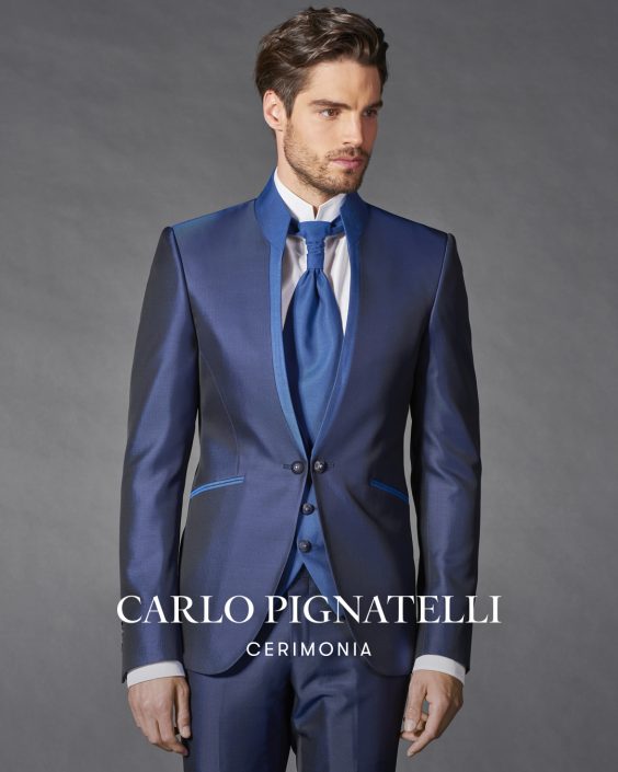abito blu con cravatte collezione 2022 Carlo Pignatelli.