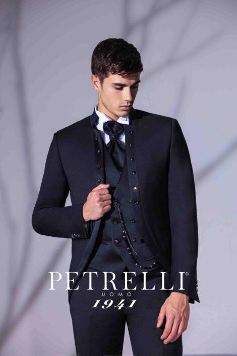 Abito da sposo blu stile principesco con gilet tono su tono